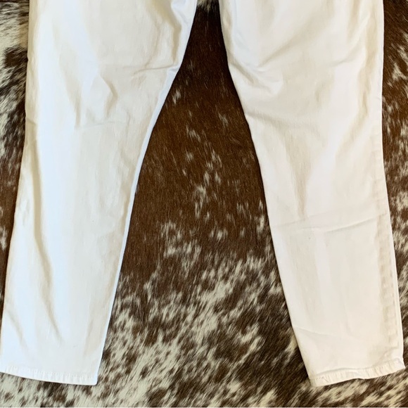 • [Levi’s] Mid Rise Skinny Crop • - Picture 5 of 10